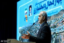 پزشکیان: هیچ تصمیمی در دولت بدون توجه به سفره مردم اتخاذ نمی‌شود/ تولیدکنندگان فرماندهان اصلی جنگ اقتصادی هستند/ بهره‌وری انرژی، فوری‌ترین اقدام اقتصادی کشور است/ دولت خود را موظف به پشتیبانی از تولیدکنندگان، کارآفرینان و اصناف می‌داند