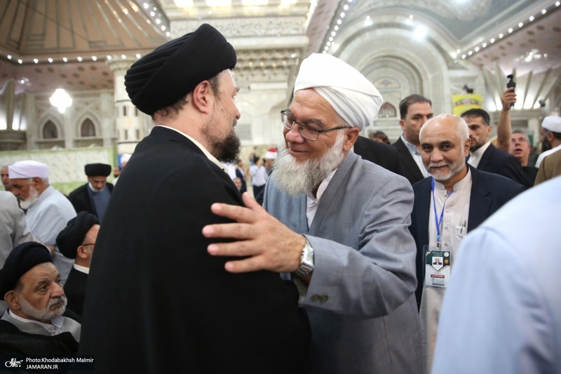 حاشیه های ادای احترام مهمانان خارجی چهلمین کنفرانس وحدت اسلامی به مقام شامخ حضرت امام خمینی (س)
