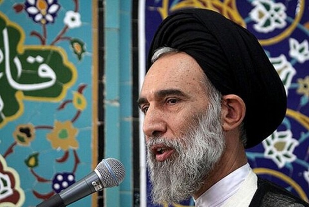 امام جمعه موقت اصفهان: روزی آمریکا برای خرید اسلحه رو به ایران دست دراز می‌کند