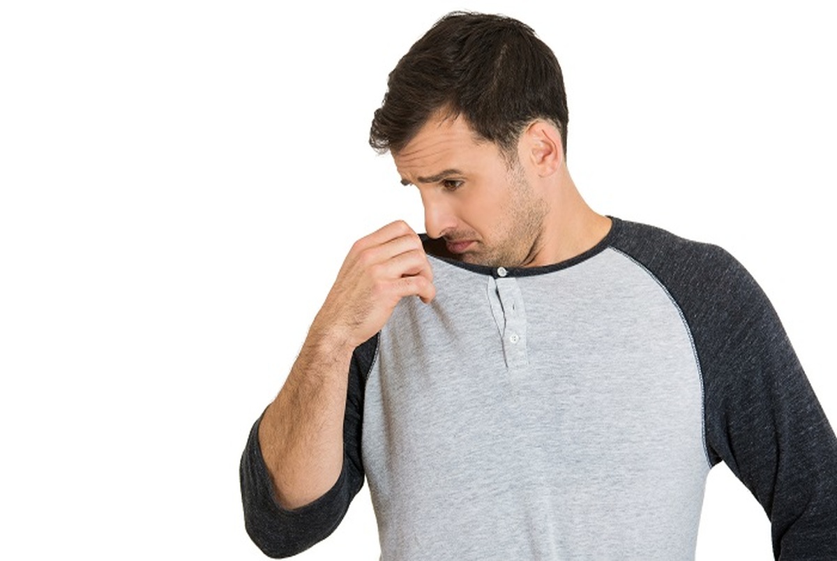 بوی بد بدن نشانه چیست؟ علت بوی بد نقاط مختلف بدن