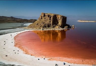 کاهش 18 سانتی متری سطح دریاچه‎ی ارومیه