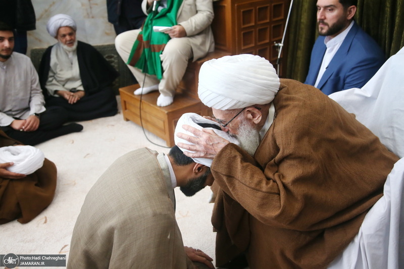 عمامه گذاری طلاب در روز عید مبعث توسط مراجع عظام تقلید‎‎