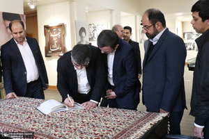 بازدید سفیر ازبکستان در ایران از بیت تاریخی امام در خمین