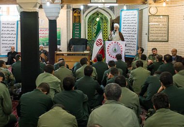 بساط ظلم و جور با ورود امام خمینی (ره) به میهن برچیده شد