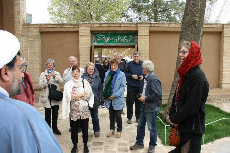 گردشگران آلمانی از بیت تاریخی امام راحل در خمین دیدن کردند