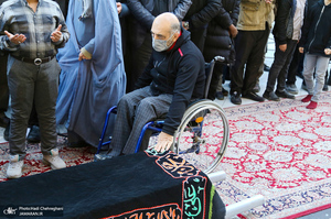 مراسم تشییع مرحوم حاج عیسی جعفری خادم امام خمینی (ره) در حرم حضرت معصومه (س)