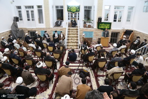 مراسم عمامه گذاری طلاب توسط آیت الله شبیری زنجانی در شب ولادت حضرت زهرا(س)