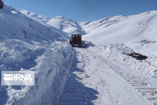 کولاک زمستانی همچنان در گردنه‌های مهاباد می‌تازد