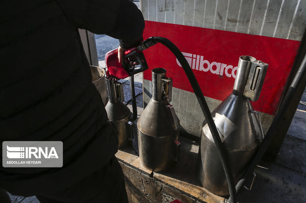 کم‌فروشی بنزین در فارس رخ نداده است