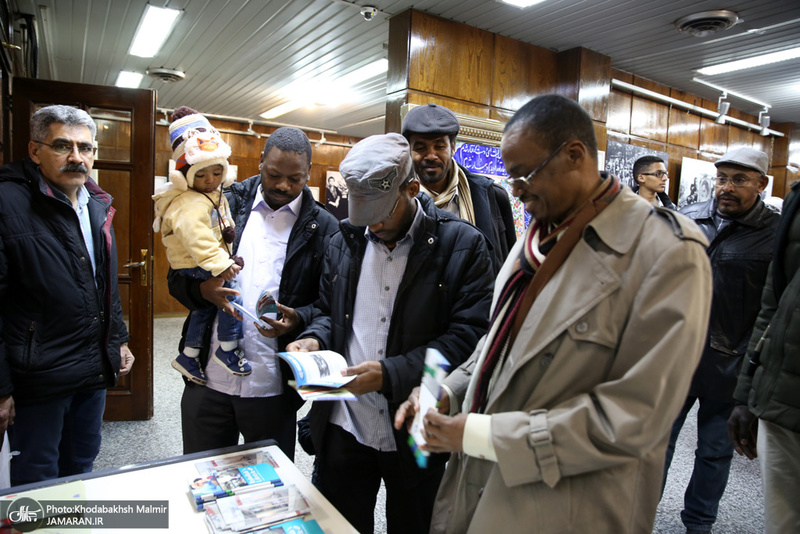 بازدید جمعی از طلاب دانشجو کشور سودان از بیت امام خمینی در ایام دهه فجر