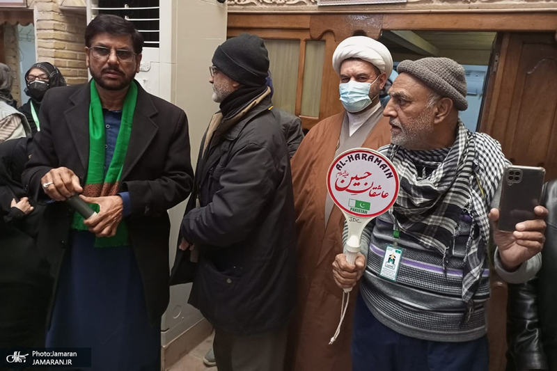 بازدید کاروان های زیارتی کشور پاکستان از بیت امام در نجف