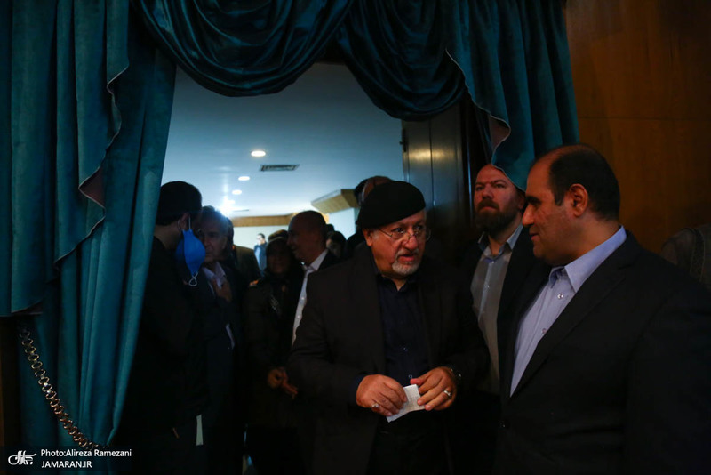 آیین بدرقه استاد محمدعلی اسلامی ندوشن در روزنامه اطلاعات