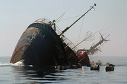 نجات 5 سرنشین لنج باری در آب های خلیج فارس