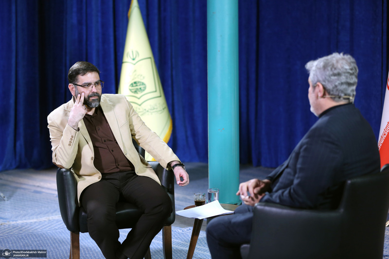 گفتگو حضور با تاجگردون