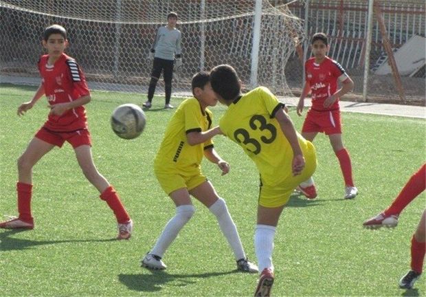 تیم فوتبال نهالان سنگ‌آهن بافق به لیک کشور صعود کرد