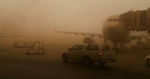 گرد و غبار 2 پرواز فرودگاه بین المللی آبادان را لغو کرد