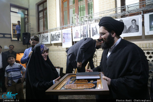 مراسم بزرگداشت خانواده های شهدای 15 خرداد و مدافع حرم توسط سید علی خمینی