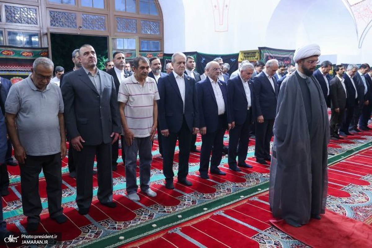 بازدید پزشکیان از مسجد کبود ایروان و اقامه نماز با نمازگزاران + تصاویر و تاریخچه