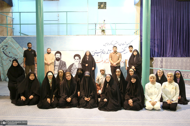 بازدید جمعی از دانشجویان کشور عراق از بیت امام خمینی درجماران