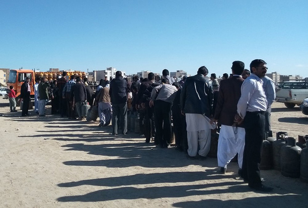 70 درصد صف های گاز در زاهدان را دلالان تشکیل می دهند