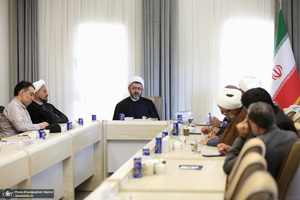 نشست بررسی زمینه‌های حضور فرهنگی و هنری موسسه تنظیم و نشر آثار امام خمینی (س) در عراق