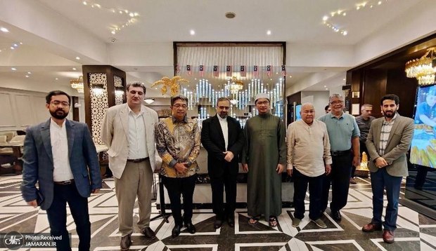 از واشنگتن تا نوفل‌لوشاتو؛ روایت یک دیدار تاریخی/ خاطره ماندگار سیاست‌مدار مالزیایی از دیدار ۹ ساعته با امام خمینی (ره)/ «داتو ابراهیم علی»، نخستین شهروند مالزیایی زائر امام خمینی (ره) کیست؟ + عکس