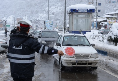 بارش برف در جاده های کوهستانی مازندران