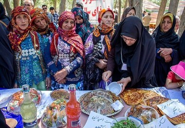 جشنواره فطیر سنتی و غذاهای محلی در هریس برگزار شد