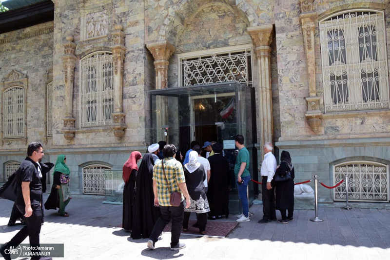 بازدید میهمانان خارجی بزرگداشت امام از کاخ سعد آباد
