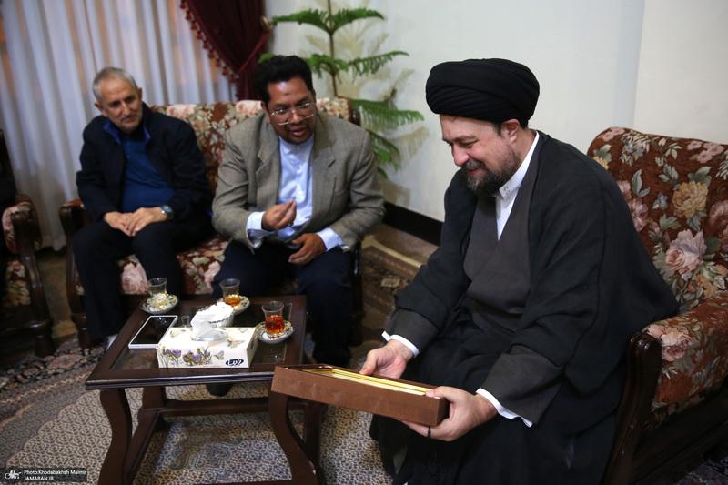 دیدار جمعی از اساتید ودانشجویان کشور تایلند با سید حسن خمینی