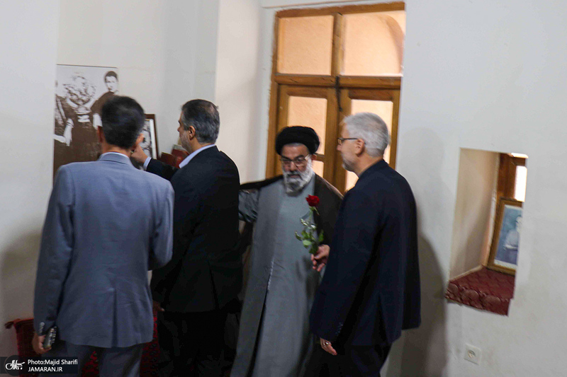 بازدید استاندار جدید مرکزی از بیت تاریخی حضرت امام در خمین