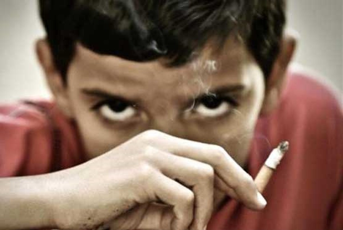 3 درصد دختران و 12درصد پسران در ایران سیگار می کشند 