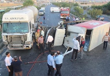 ۱۲ مصدوم در تصادف تریلی و مینی بوس
