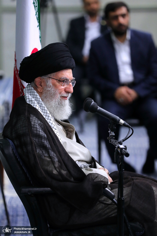 دیدار مدال‌آوران المپیادهای علمی و اعضای تیم ملی والیبال جوانان با رهبر معظم انقلاب