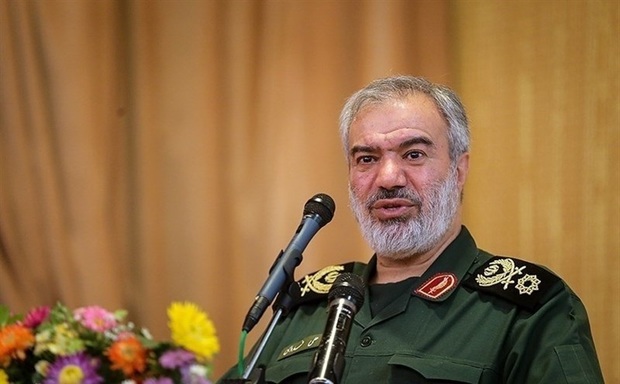 استخدم أعداء الثورة جمیع أنواع المؤامرات ولکنها احبطت بحکمة الامام الخمینی و یقظة الشعب