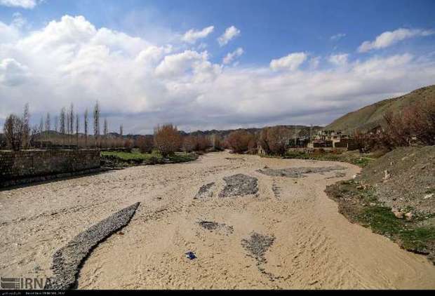 راه 10 روستای رازوجرگلان هنوز باز نشده است