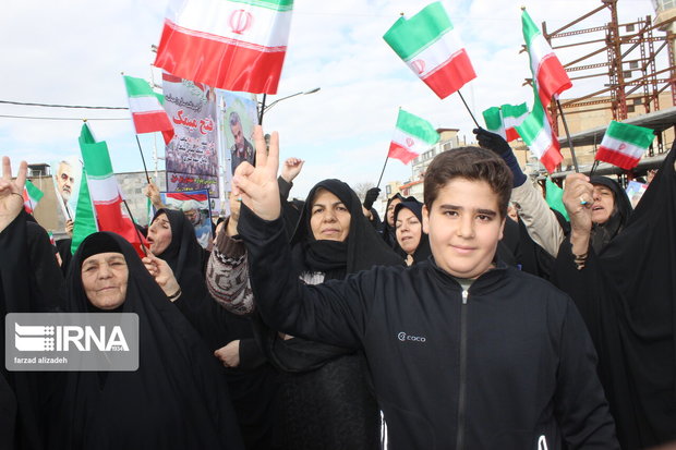 عشق به کهنه سرباز وطن پیر و جوان نمی شناسد