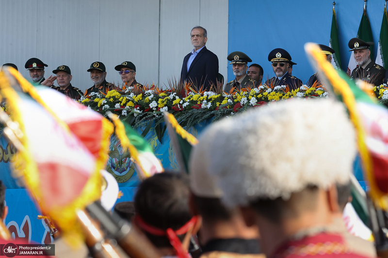 مراسم رژه نیروهای مسلح در جوار حرم مطهر امام خمینی (س)