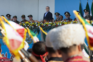 مراسم رژه نیروهای مسلح در جوار حرم مطهر امام خمینی (س)