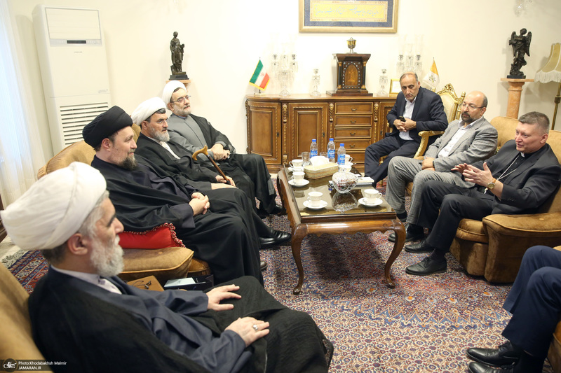 حضور سید حسن خمینی در سفارت واتیکان