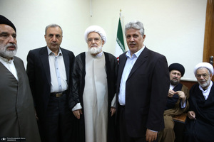 دیدار مهدی کروبی با سید حسن خمینی و جمعی از فعالان سیاسی