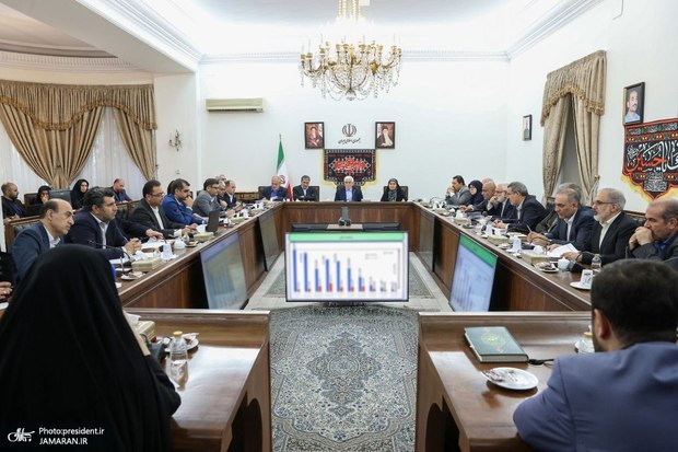 عارف: تعهدات دولت‌ها در ساخت مسکن‌های حمایتی تعهد نظام است و حق هیچگونه تعللی در این خصوص نداریم/ تامین مسکن مورد نیاز مردم به ویژه مسکن روستاییان و اقشار آسیب‌پذیر یکی از اولویت‌های مهم دولت چهاردهم است