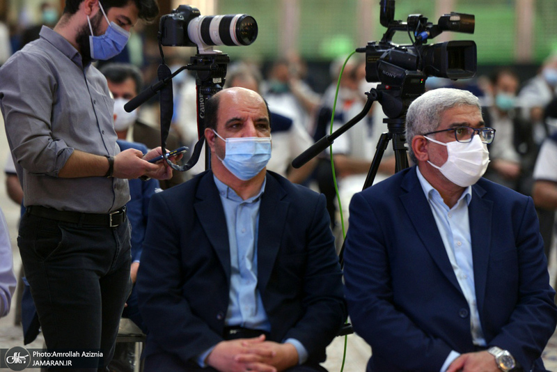 تجدید میثاق جمعی از خانواده های معظم شهدا، جانبازان، ایثار گران و رئیس و کارکنان بنیاد شهید با آرمان های حضرت امام(س)