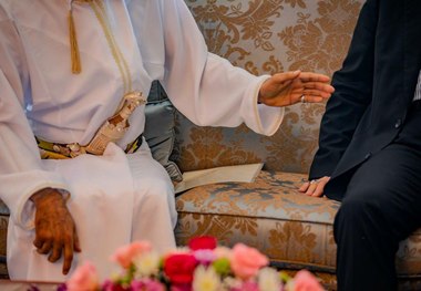 وزیر عمان در دیدار با لاریجانی نامه و پیام به ایران تحویل داد + عکس