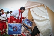 بیش از 1300 تخته پتو و چادر در مناطق زلزله زده کرمانشاه توزیع شد