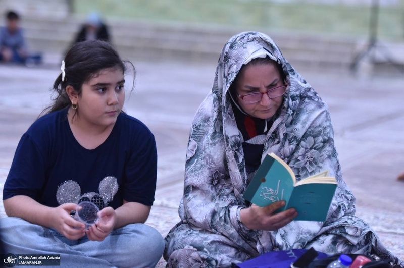 مراسم دعای پرفیض کمیل در حرم امام خمینی (س)