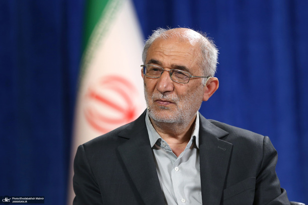 حسین علایی: امام به مردم گفت نترسید! بزرگ‌ترین خدمت امام در جنگ، واجب دانستن دفاع برای همه مردم بود
