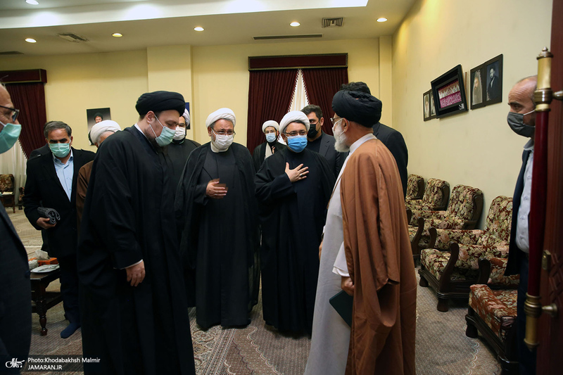 اقامه نماز بر پیکر مرحوم حاج محمد کمساری توسط سید حسن خمینی