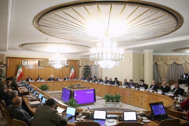 میزان پاداش پایان سال ۱۳۹۷ کارکنان دولت تعیین شد/ بررسی لایحه شفافیت آغاز شد