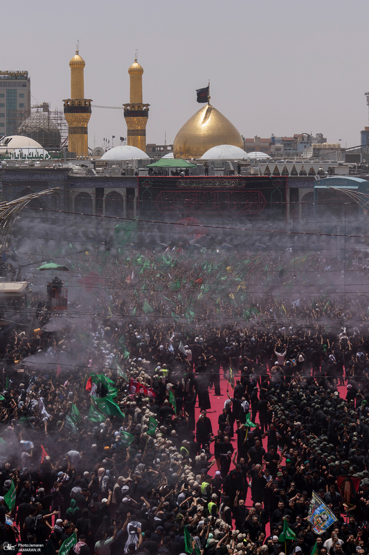 مراسم عزاداری ظهر عاشورا در کربلا